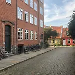 Charmerende Lejlighed I Hjertet Af Aarhus C